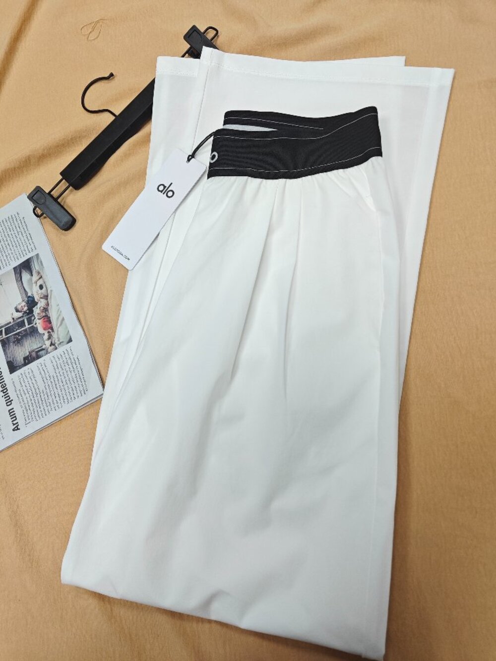 NWT ALO Yoga 🪁 Suit Up Trouser White Athleisure Wide Leg Pants 30” - Picture 6 of 8